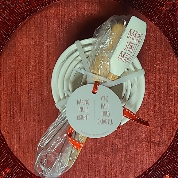 🎄Rae Dunn Measuring Cups & Spatula - Picture 3 of 6